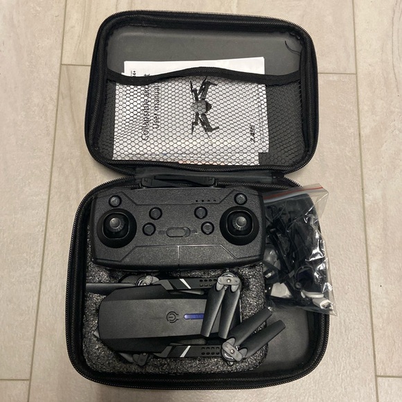 SMALL DRONE W/ CAMERA - Picture 3 of 4